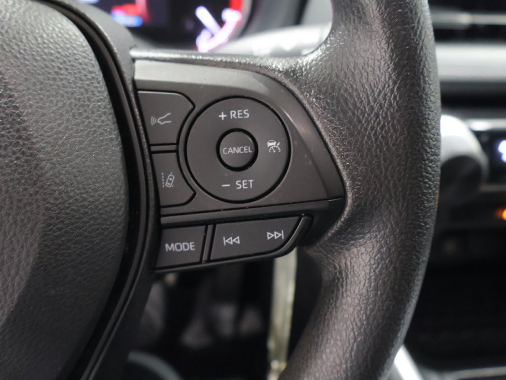 Used 2025 Toyota RAV4 LE AWD/4WD image 32