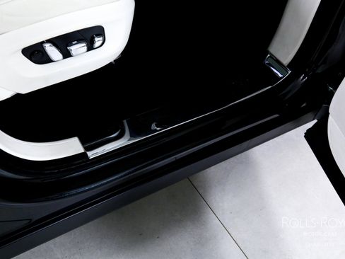 Used 2022 Rolls-Royce Cullinan image 34