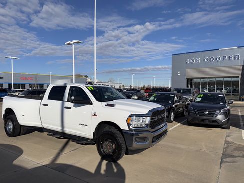 Used 2019 RAM 3500 Tradesman image 2