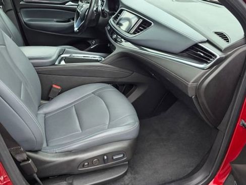 Used 2024 Buick Enclave Premium image 13