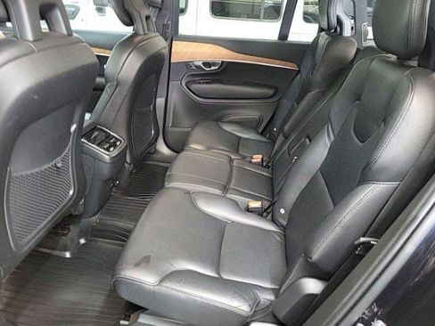 Used 2021 Volvo XC90 T6 Momentum w/ Advanced Package image 4