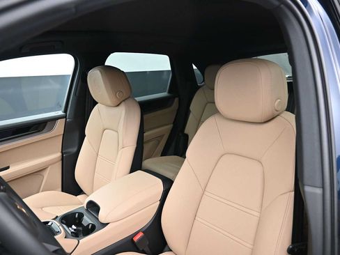 New 2026 Porsche Cayenne AWD/4WD image 5