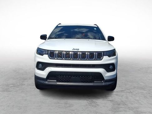 Used 2024 Jeep Compass Latitude AWD/4WD image 2