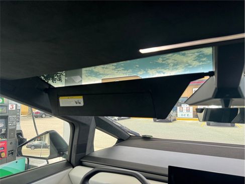 Used 2024 Tesla Cybertruck AWD Crew Cab image 41