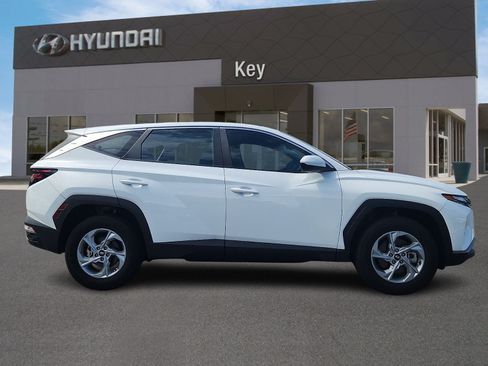 Used 2023 Hyundai Tucson SE AWD/4WD image 3
