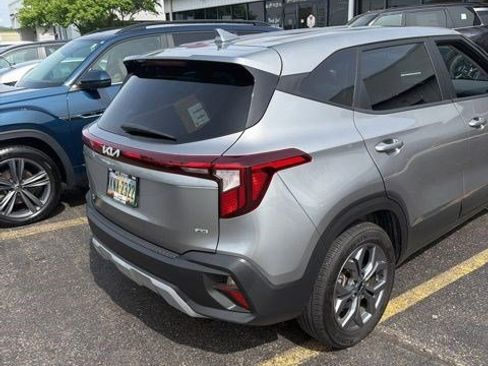 Used 2025 Kia Seltos LX AWD/4WD image 3