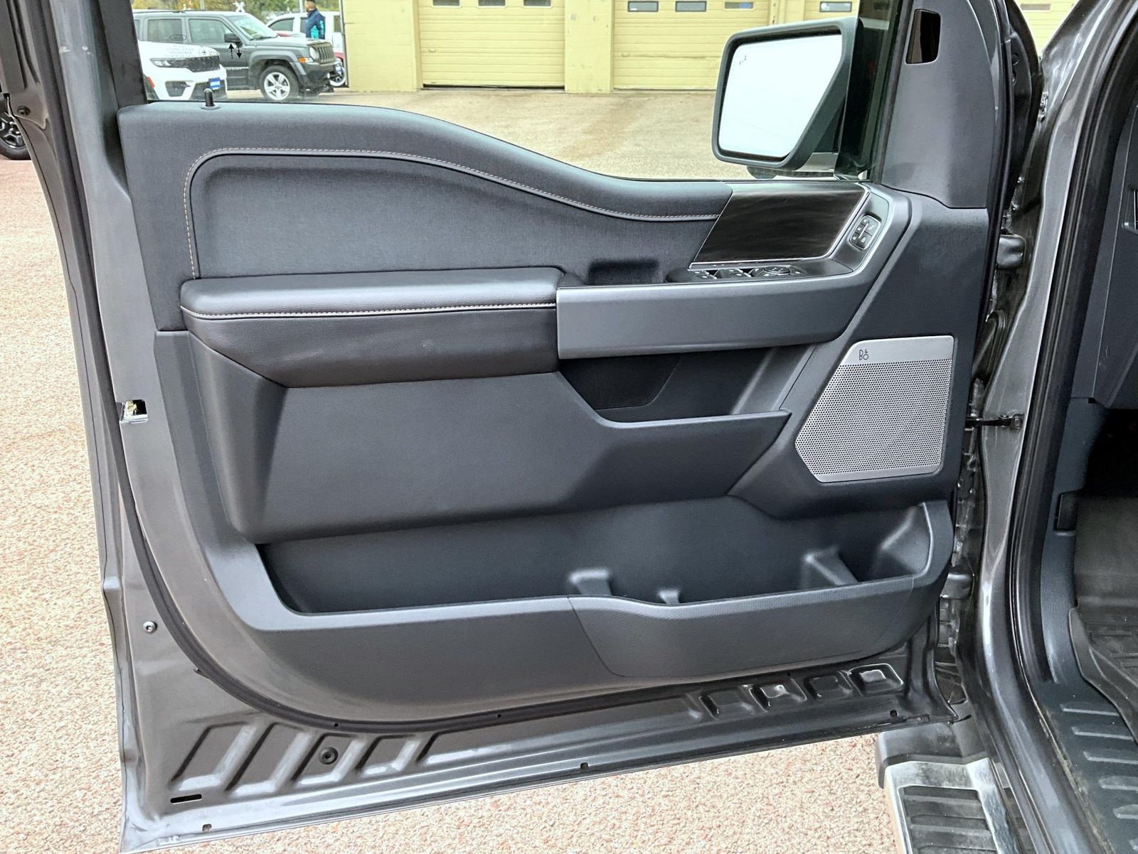 Used 2025 Ford F150 Lariat w/ Equipment Group 501A Mid AWD/4WD image 10