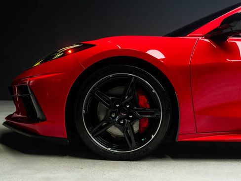 Used 2020 Chevrolet Corvette Stingray Preferred Cpe w/ 2LT Preferred Equipment Group RWD image 25