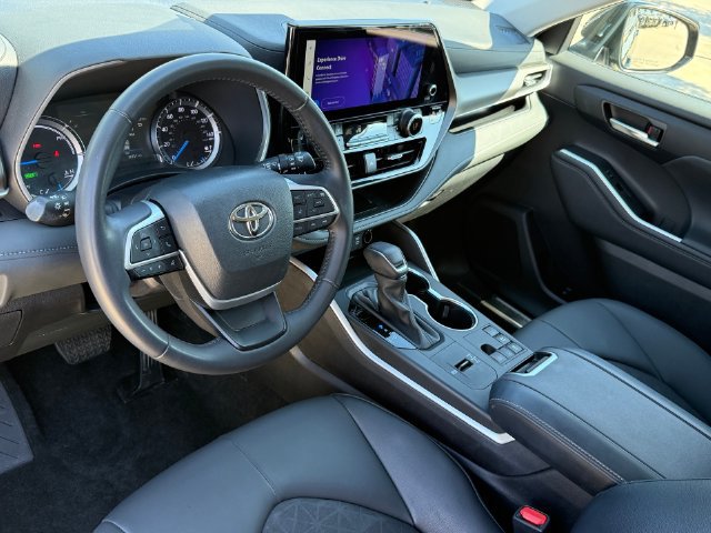Used 2024 Toyota Highlander XLE FWD image 10