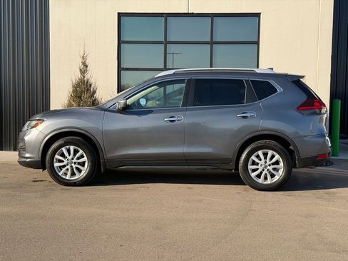Used 2018 Nissan Rogue SV w/ Sun & Sound Touring Package image 2