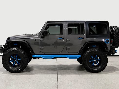 Used 2016 Jeep Wrangler Unlimited Rubicon AWD/4WD image 9
