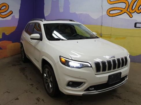 Used 2019 Jeep Cherokee Overland w/ Technology Group AWD/4WD image 2
