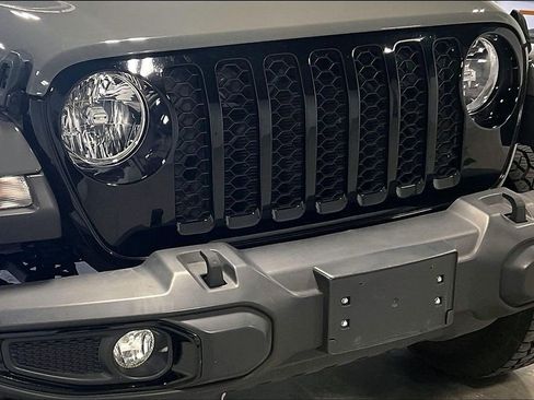 Used 2022 Jeep Gladiator Willys image 36