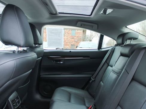 Used 2014 Lexus ES 350 w/ Ultra Luxury Package image 32