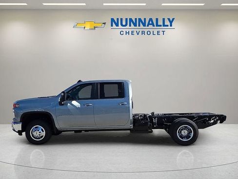 New 2026 Chevrolet Silverado 3500 LT w/ Convenience Package AWD/4WD image 2