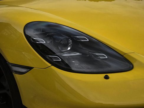 Used 2020 Porsche 718 Cayman GT4 RWD image 16