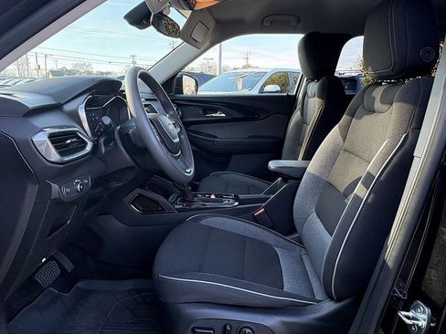 Used 2023 Chevrolet TrailBlazer LT image 9