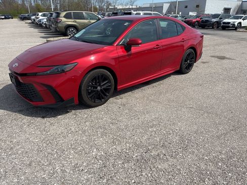Used 2025 Toyota Camry SE FWD image 19