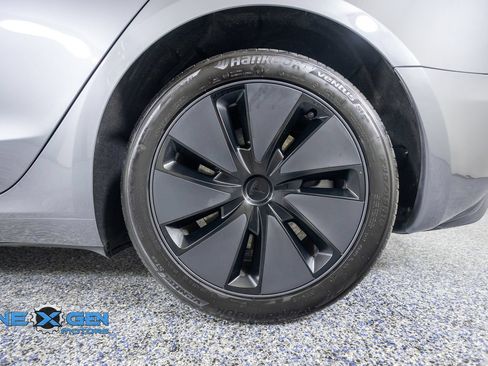 Used 2025 Tesla Model 3 Long Range AWD/4WD image 43
