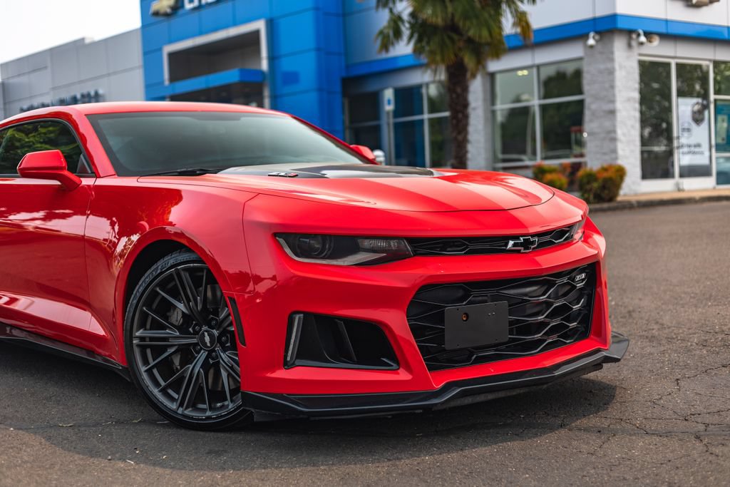 Used 2018 Chevrolet Camaro ZL1 RWD image 3