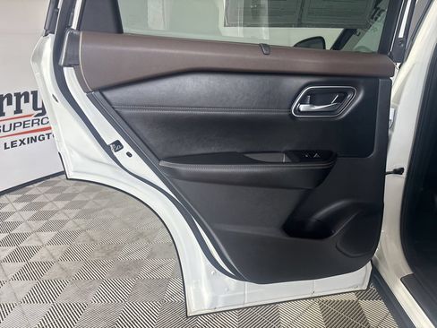 Used 2021 Nissan Rogue Platinum AWD/4WD image 27