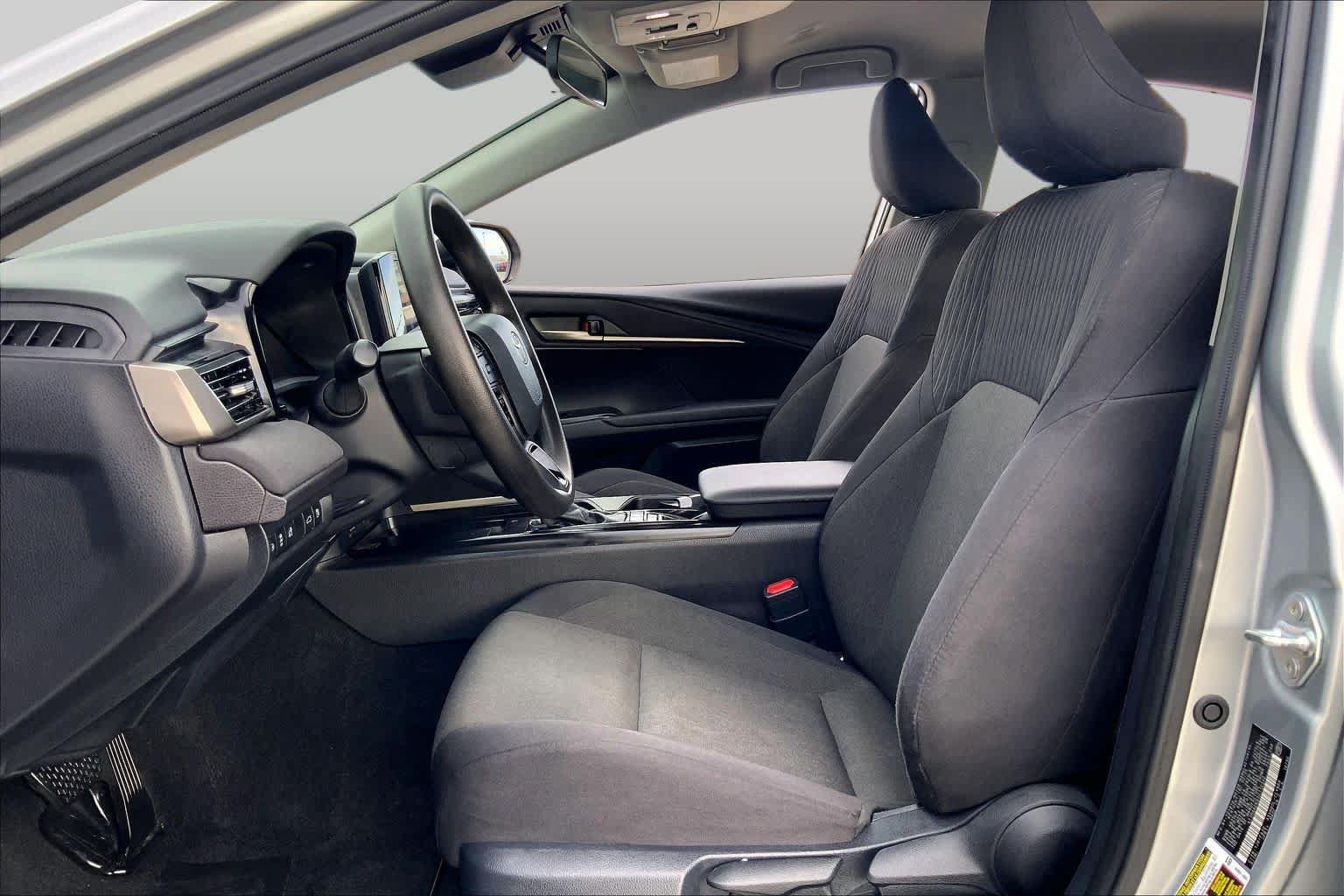 Used 2025 Toyota Camry LE FWD image 8