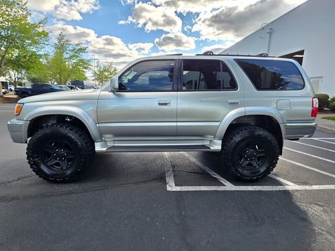 Used 2002 Toyota 4Runner SR5 AWD/4WD image 3