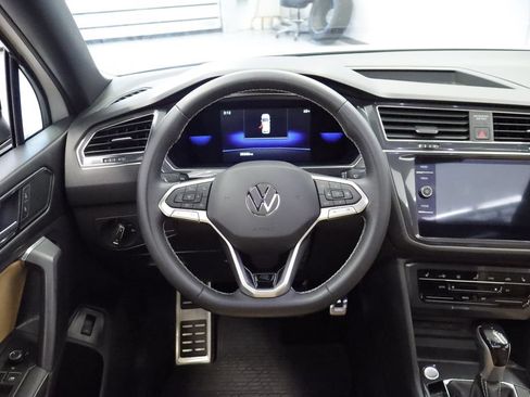 Used 2023 Volkswagen Tiguan SE R-Line FWD image 21