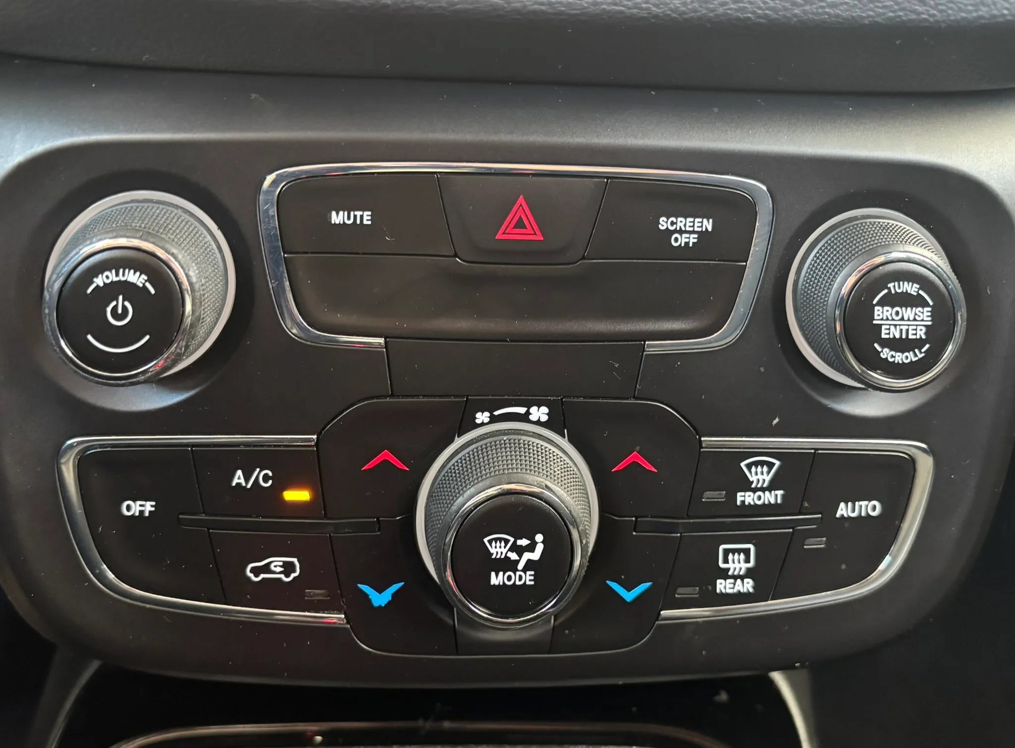 Used 2018 Jeep Compass Latitude w/ Popular Equipment Group FWD image 22