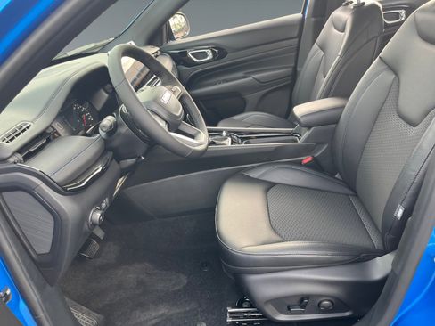 New 2026 Jeep Compass Latitude image 9