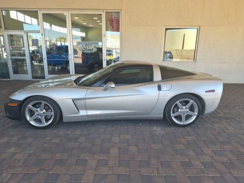 Used 2006 Chevrolet Corvette Coupe w/ Preferred Equipment Group RWD image 2