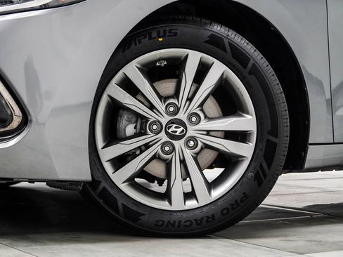 Used 2018 Hyundai Elantra Value Edition FWD image 3