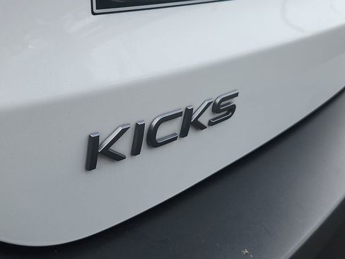 Certified 2025 Nissan Kicks SV AWD/4WD image 31