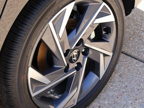 New 2025 Hyundai Elantra Limited image 40