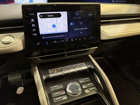 Used 2024 Lincoln Nautilus Premier image 17