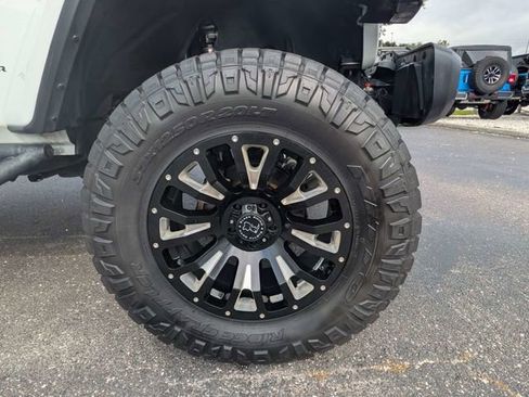 Used 2020 Jeep Gladiator Overland AWD/4WD image 10