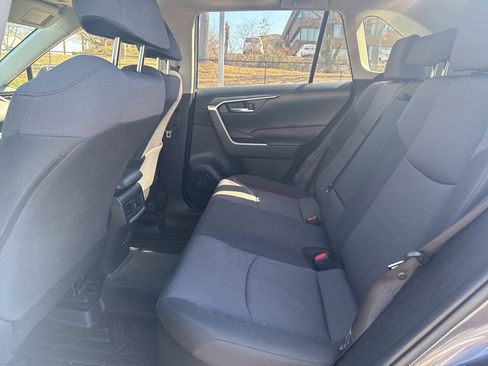 Used 2020 Toyota RAV4 XLE w/ Convenience Package image 8