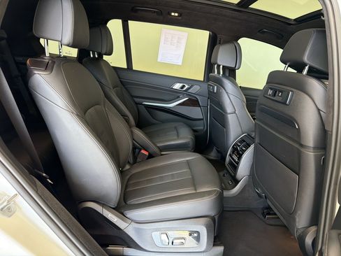 Used 2021 BMW X7 xDrive40i w/ M Sport Package AWD/4WD image 31