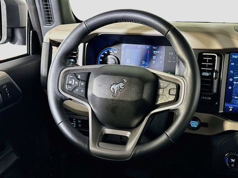 Used 2023 Ford Bronco Wildtrak AWD/4WD image 10