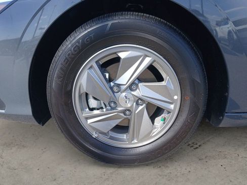 Certified 2025 Hyundai Elantra SE FWD image 14