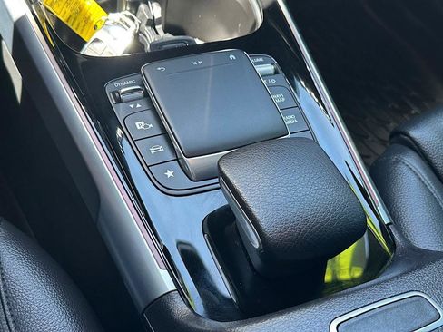Used 2023 Mercedes-Benz GLB 250 4MATIC image 22
