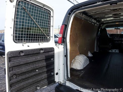 Used 2018 GMC Savana 3500 Extended w/ Driver Convenience Package image 16