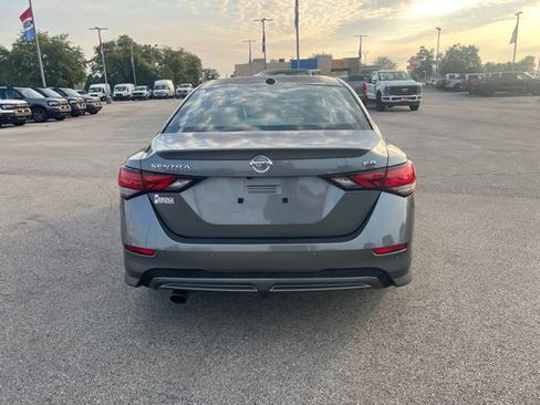 Used 2020 Nissan Sentra SR w/ Premium Package FWD image 7