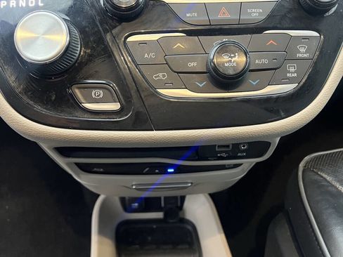 Used 2018 Chrysler Pacifica Limited w/ Advanced Safetytec Group image 15