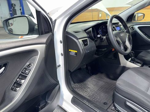 Used 2017 Hyundai Elantra GT image 15