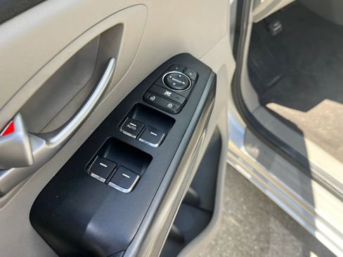 Used 2019 Kia Sedona LX FWD image 13