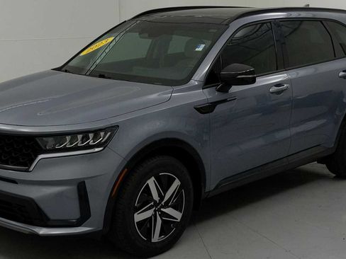 Used 2023 Kia Sorento S w/ Panoramic Sunroof Package FWD image 4