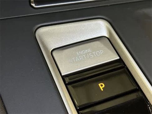 Certified 2025 Volkswagen Atlas SE image 10