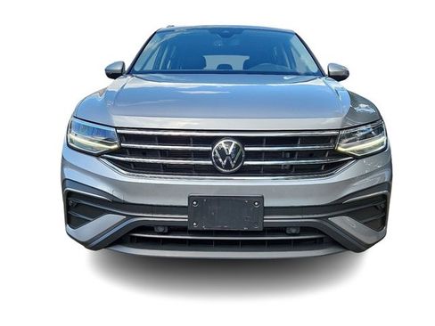 Certified 2022 Volkswagen Tiguan SE image 2