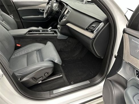 Certified 2024 Volvo XC90 T8 Ultimate w/ Protection Package Premier image 26
